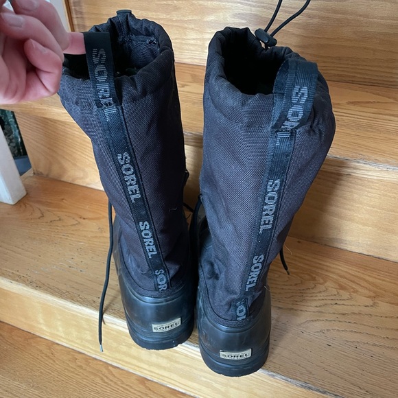 Heavy-duty and warm Sorel boots! Great grips. - Picture 5 of 6